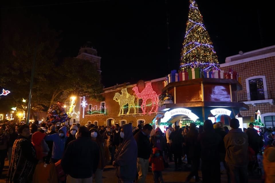 La celebración por el 440 aniversario de Atlixco, Puebla, se llena de luces con la Villa Iluminada.