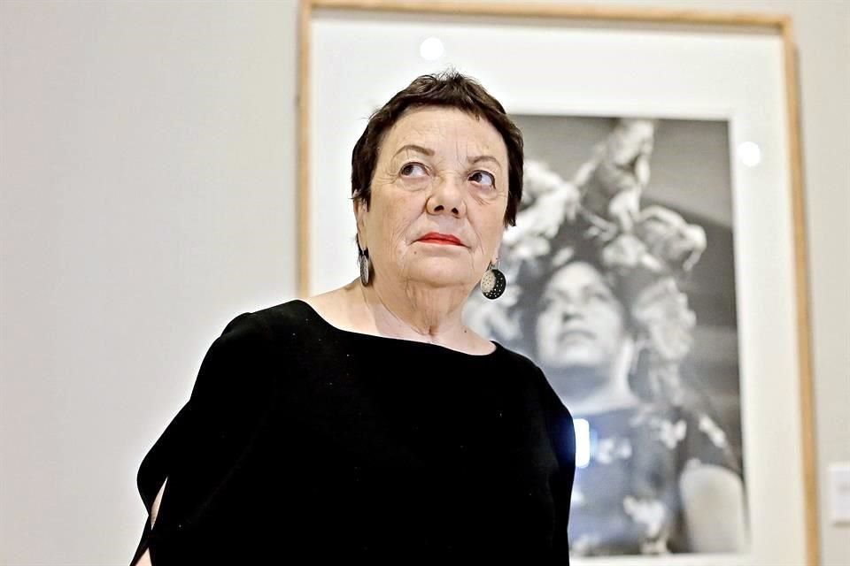 La fotógrafa Graciela Iturbide presenta su exposición 'Cuando habla la luz', en el Museo de Historia Mexicana.