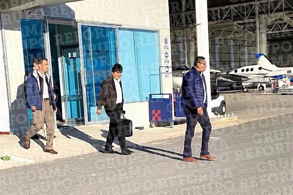 El ex Presidente de Bolivia Evo Morales salió ayer del País rumbo a Cuba, en 'viaje temporal' según vocero de cancillería Roberto Velasco.