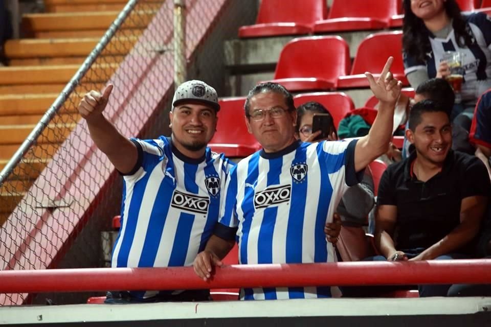 La afición rayada llevó a Aguascalientes su playera retro.