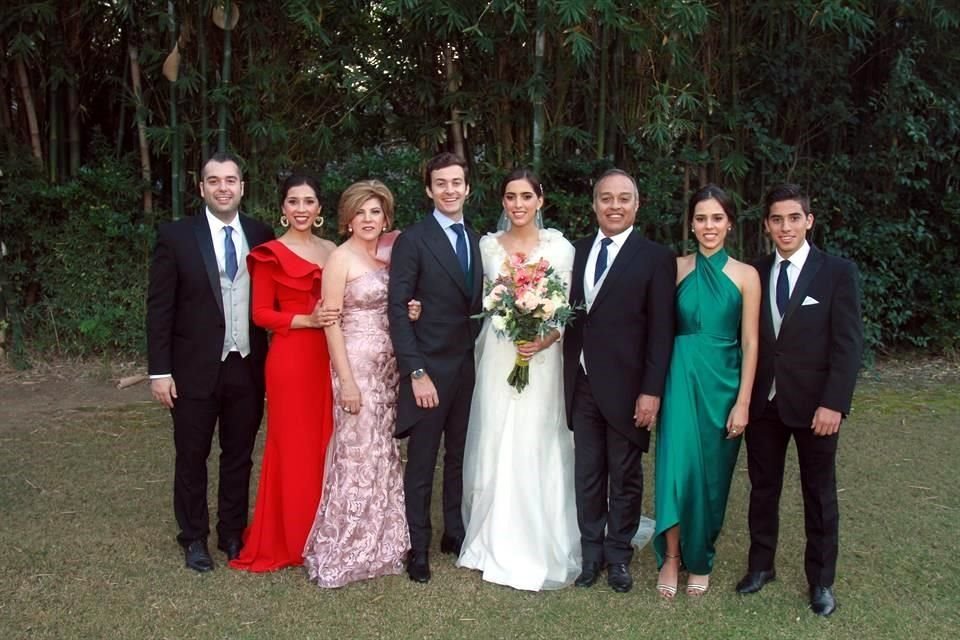 Diego Chora, Jackie Leal,  Jackie Ancira de Leal, Luis Huete Arrieta, Pamela Leal Ancira, Roberto Leal Gómez,  Paulina Leal y Roberto Leal