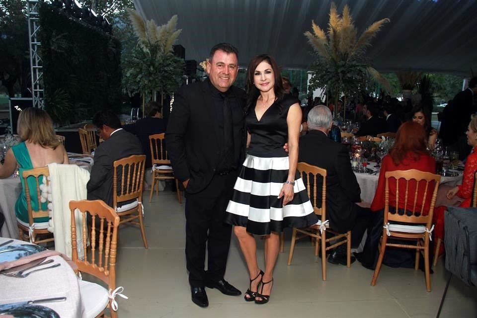 Humberto López Juárez y Josefina Escamilla de López