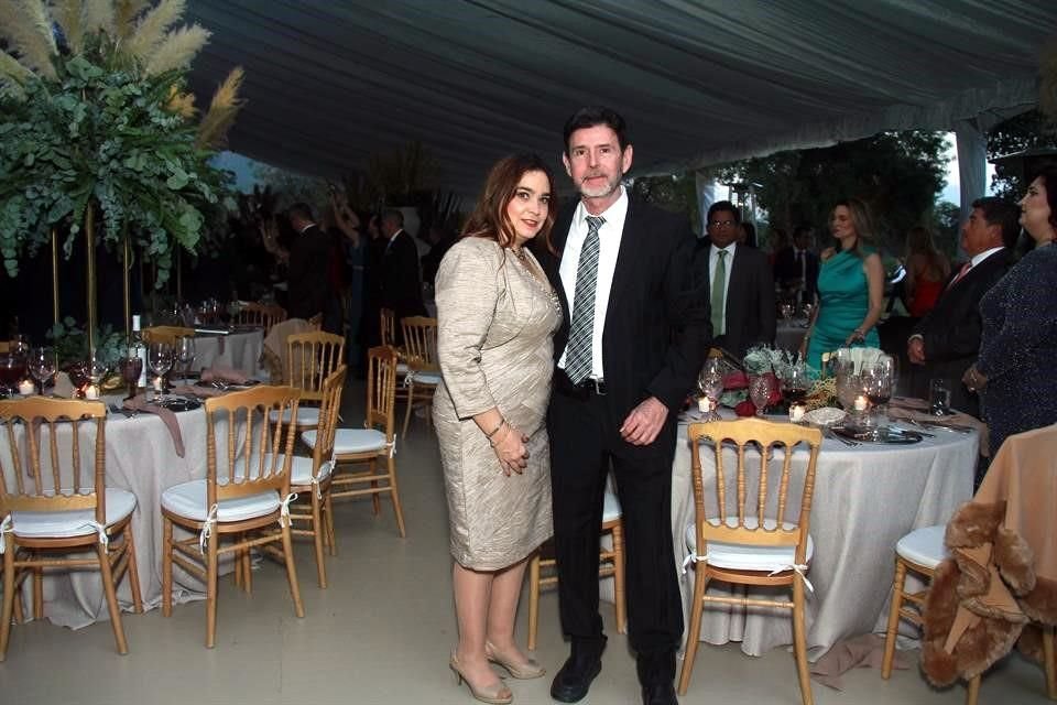 Laura Chapa Ancira y Fernando González