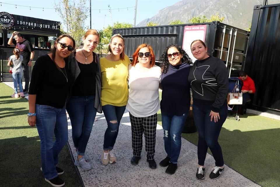 Amabely Peña, Andrea Rojas, Ericka de Gutiérrez, Violeta Morales, Mayra Reyna y Verónica Varela