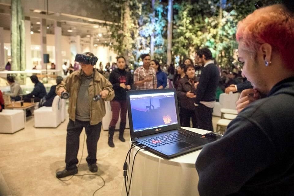 El artista visual y comunicólogo Juan Manuel Flores Valenzuela emprendió el proyecto tras publicar en el 2017 su libro Plegarias en movimiento.