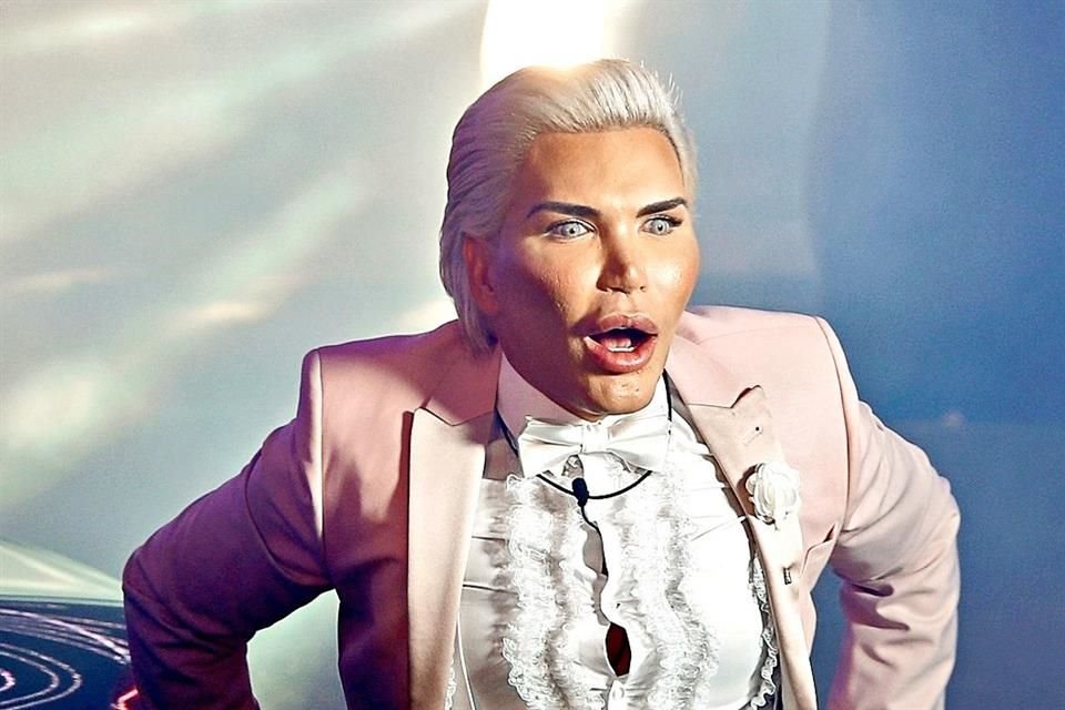 Rodrigo Alves, el 'Ken Humano', de 35 años, lleva 62 operaciones para parecerse al novio de Barbie.