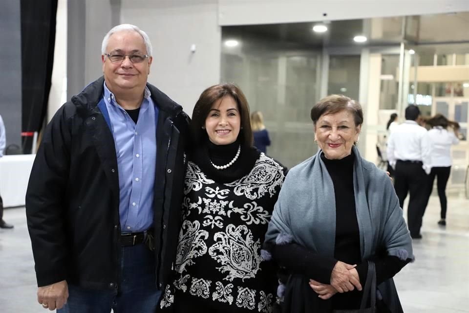 Angel Perales, Laura Lozano y Elda González
