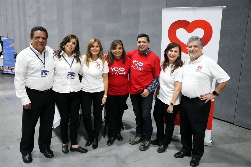 Miguel Ángel Barajas, Teresa Llamas, Nancy Segovia, Nora Ramírez, Javier Reyes, Nancy Villanueva y Joel Villanueva