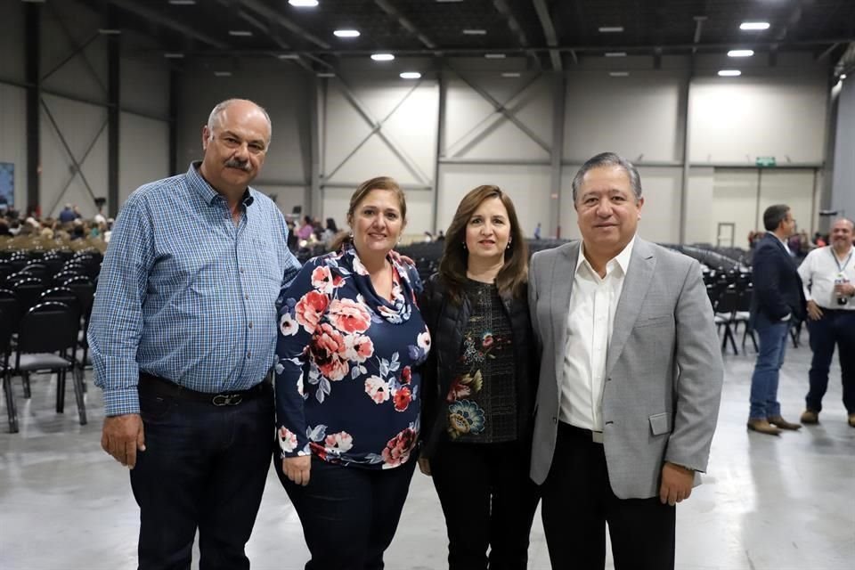Prisciliano González, Angélica Garza, Laura de González y Hugo González