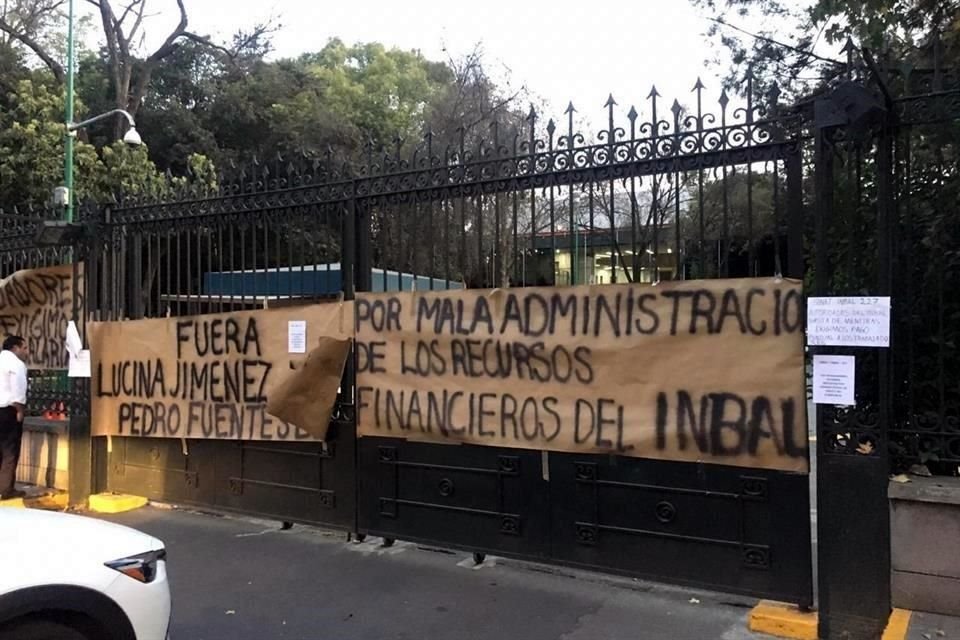 Una protesta sindical generalizada mantiene cerrados los principales recintos del INBA en la Ciudad de México.