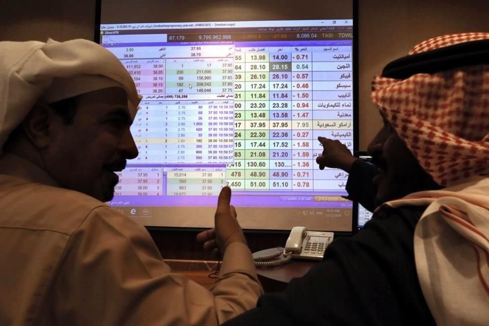 Los títulos de Aramco subieron hasta los 38.60 riales, o 10.29 dólares, antes del mediodía, cuando quedaban tres horas para el cierre de operaciones de la jornada.