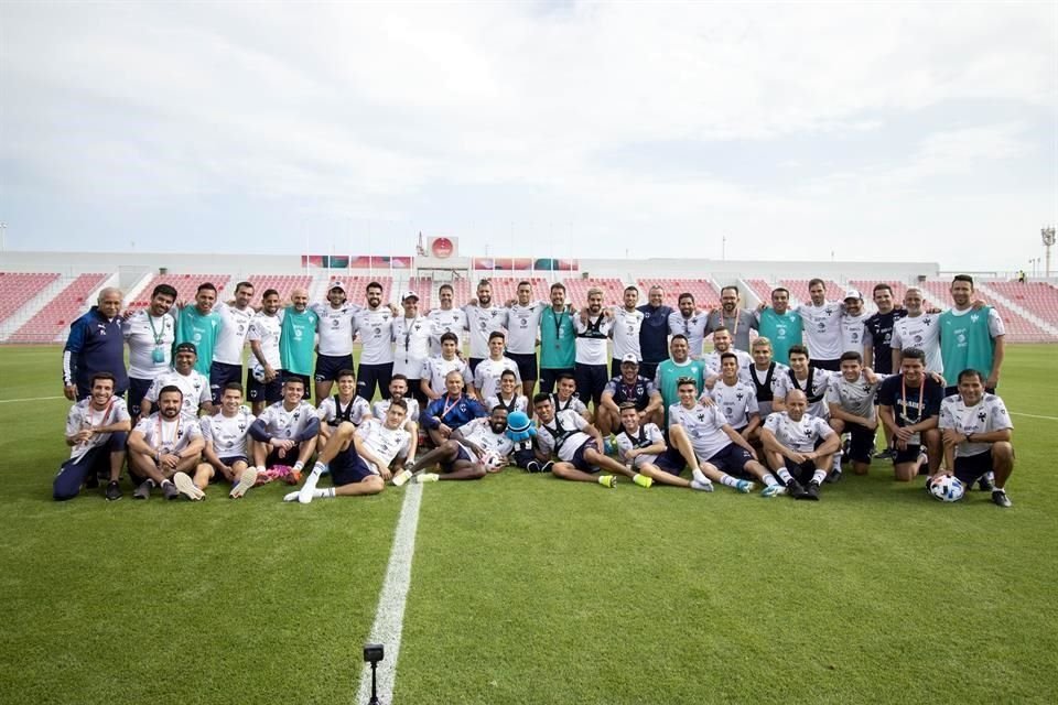 Los Rayados se tomaron la foto del recuerdo en el estadio Grand Hamad.