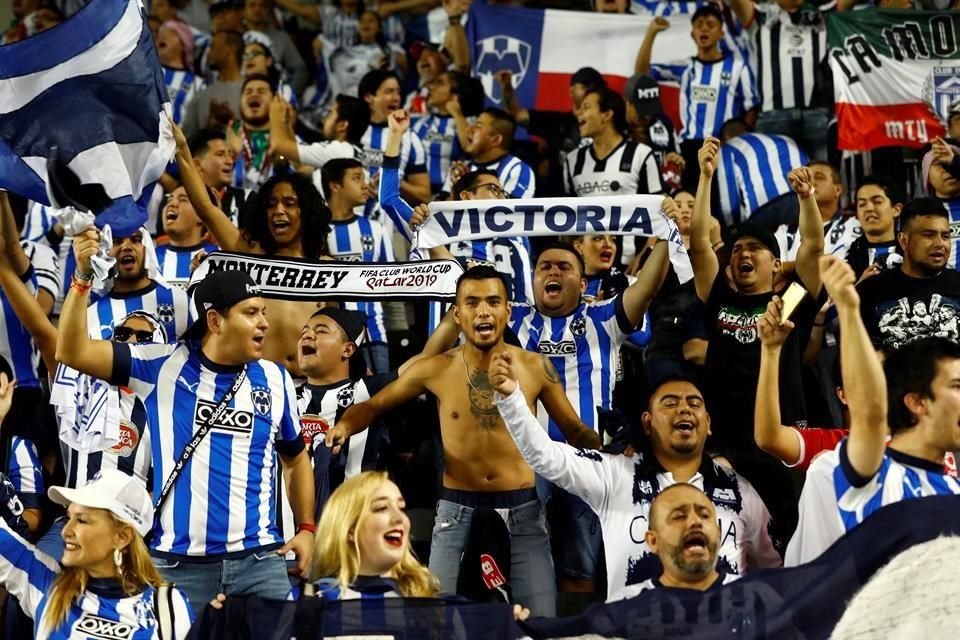 La afición rayada es la única que se escucha en el partido.