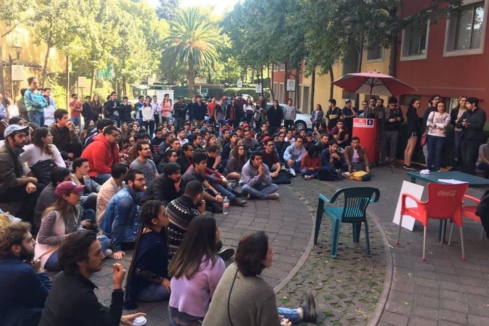Los estudiantes coincidieron en que la propuesta que hizo la Rectoría del ITAM, en cuanto a contratación de psicólogos, no da abasto.