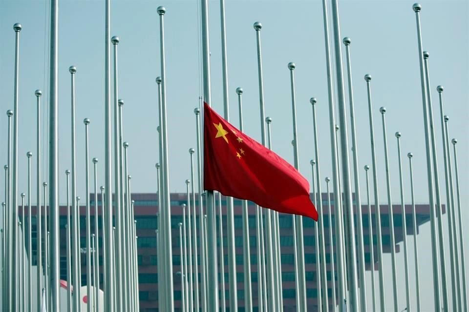 Como parte del acuerdo, China se comprometió a poner fin a su práctica de presionar a las empresas para que entreguen su tecnología como condición para acceder a su mercado.