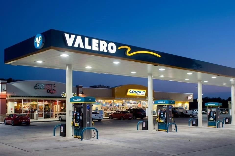 La estadounidense Valero está ofreciendo su marca a empresarios gasolineros mexicanos con la expectativa de abrir la primera este mismo año.