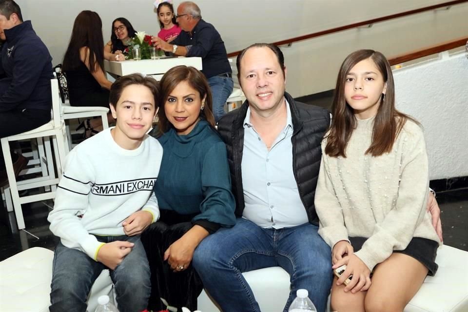 Gianluca Olivieri, Alma de Olivieri, Carlo Olivieri y Valentina Olivieri