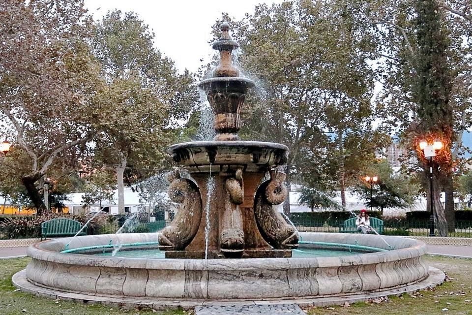 Fuente de los Delfines