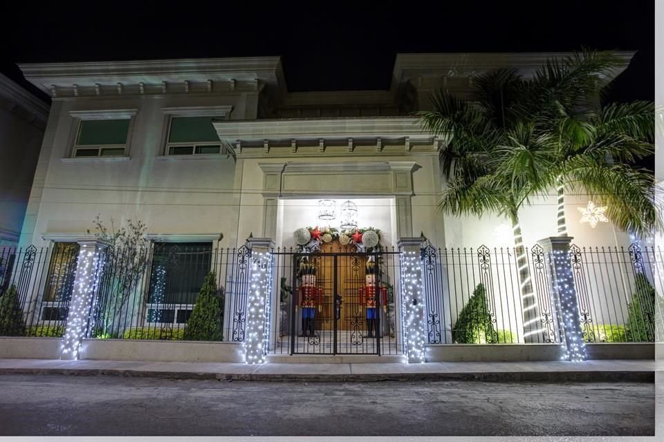 Si quieres adquirir iluminación para adornar el exterior de tu vivienda, pero que ésta también sea funcional el resto del año, hay opciones.