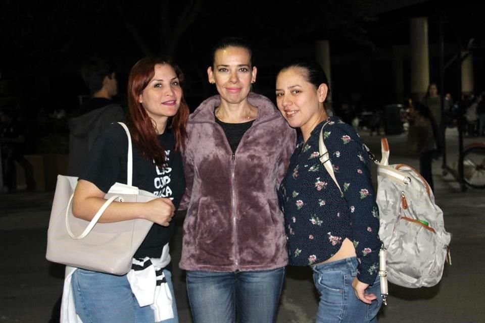 Yackie González, Lissete González y Marisol Loya