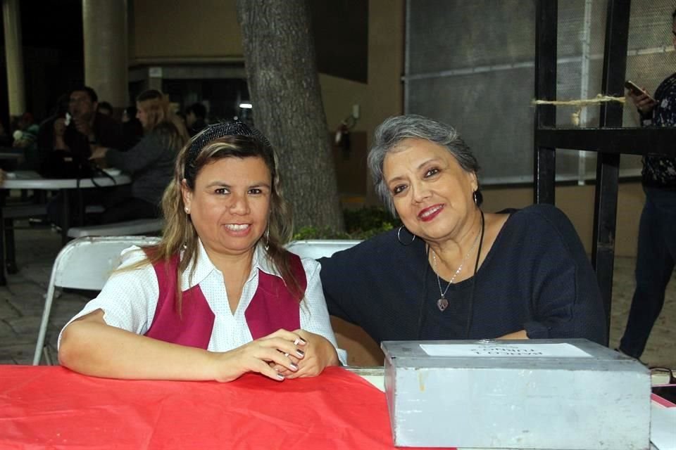 Mary Hernández y Cristina Garza