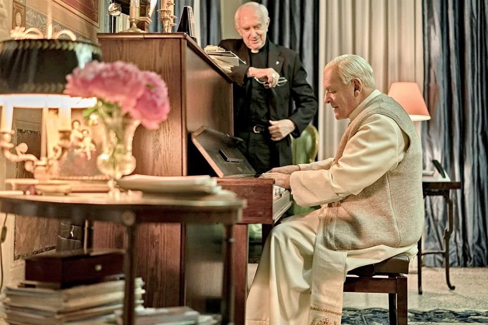 Pryce y Anthony Hopkins se volvieron cómplices en el rodaje de 'Los Dos Papas', que ya estrenó Netflix.