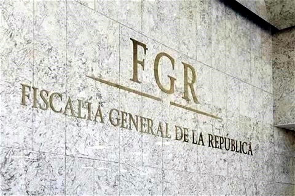 Además de los tres presuntos narcotraficantes, la FGR extraditó a otros dos hombres requeridos por autoridades de EU.