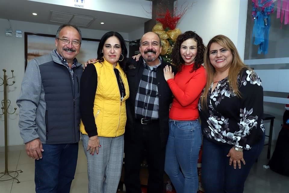 Saúl González, Carmen Villarreal González, Eduardo González, Josefina Villarreal de Burgos e Ileana González