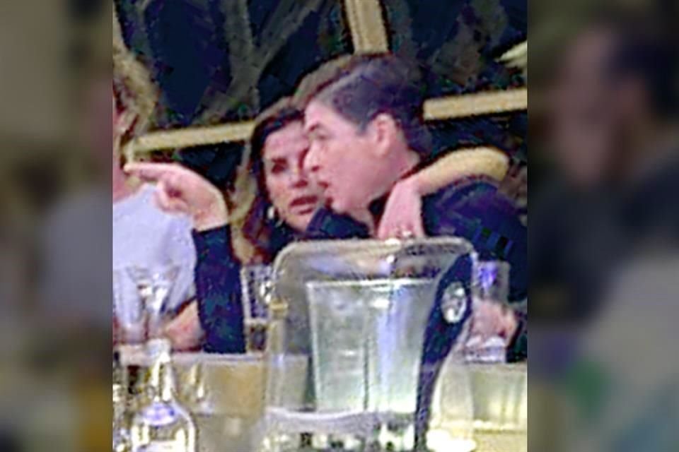 El ex Gobernador Rodrigo Medina y su esposa, Gretta, son captados en crucero.