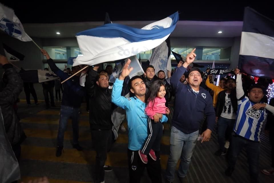 Rayados llegó a Monterrey, pero no todos los aficionados pudieron ver a los campeones.