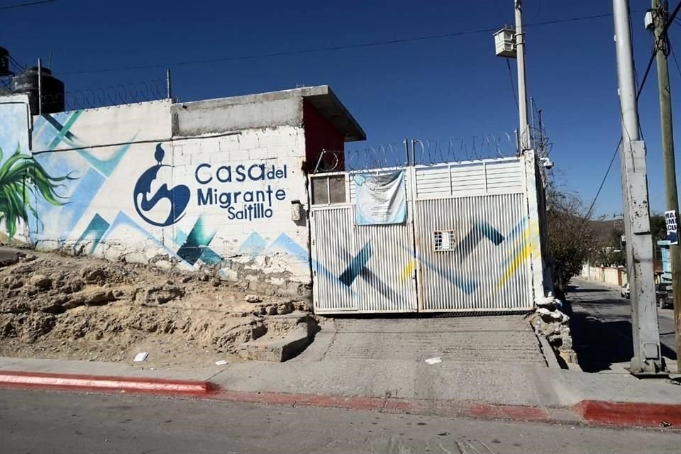 El coordinador de la Casa del Migrante de Saltillo, encontró en el medidor de agua una nota que dice que tienen servicio limitado de agua potable.