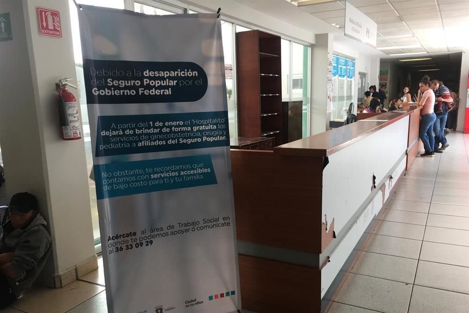 Desde ayer cerraron módulos del Seguro Popular en la ZMG y los hospitales que tenían convenio ya no atendían a pacientes de forma gratuita.