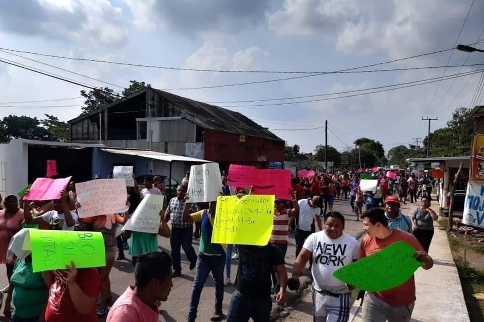 Los inconformes aseguraron que 'El Pelón de Playas del Rosario' apoya con dinero y seguridad a quienes viven en el Municipio del Centro de Villahermosa.
