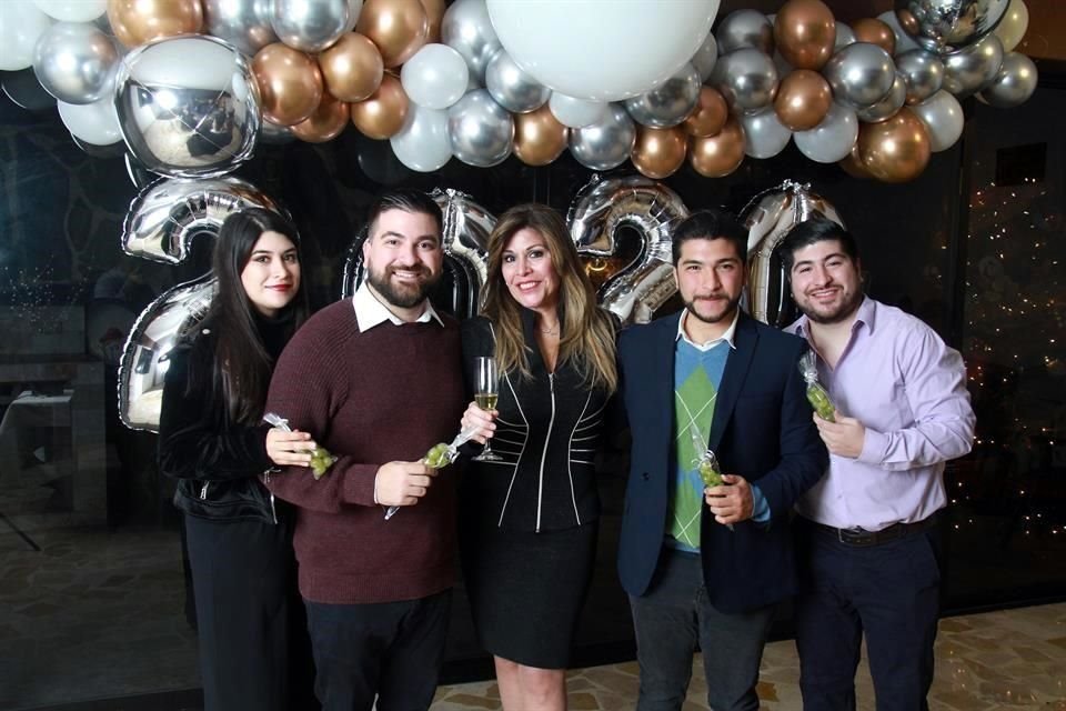 Marissa Casanova Garza, Marcelo Casanova, Marissa Garza Zambrano, Roberto Casanova Garza y Gino Casanova Garza