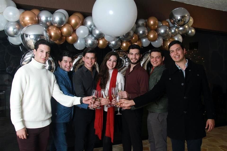 Diego Garza, Raúl Garza, Esteban Garza, Paula Garza Castillo, Santiago Garza Castillo, Bernardo Garza Castillo y David Garza Castillo
