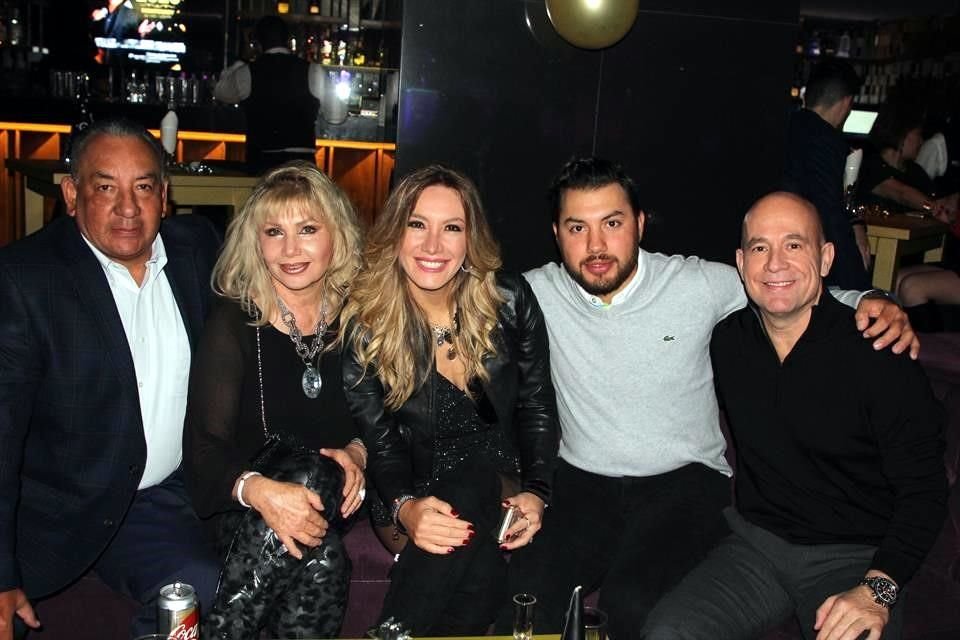 Guillermo Villasana, Marina Villasana, Maribel de González, Alejandro Villasana y Jorge González