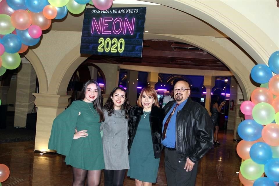 Carmen Flores, Samantha Flores, María del Carmen García y Pablo Flores