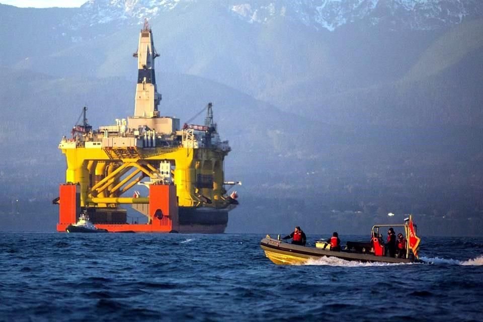 Los empleados de las plataformas marinas estarían entre los obligados a vacunarse contra el Covid, de acuerdo con el memorando visto por Reuters.
