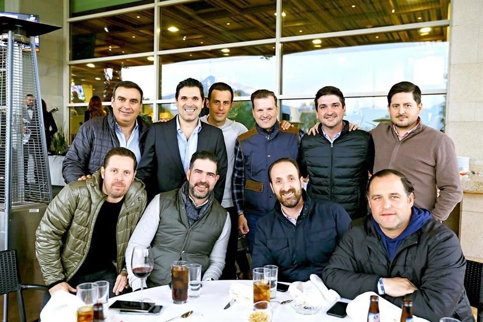 Carlos Alanís, José Domene, Raúl Elizondo, Alfredo Martínez, Miguel Garza, Eduardo Velarde, Graciano Cantú, Lorenzo Garza, Mauricio Treviño y Eulogio González