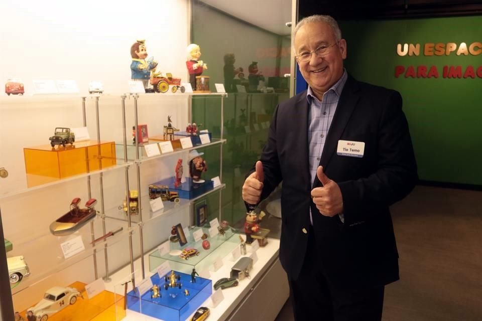 Artemio Treviño, mejor conocido como el Tío Temo, lleva 68 años coleccionando juguetes.