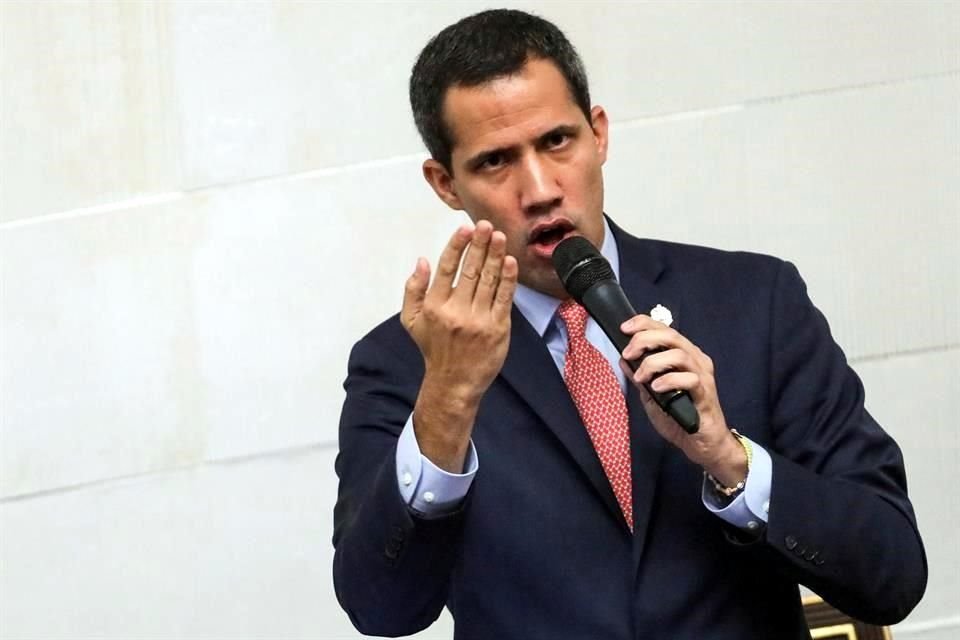 El opositor Juan Guaidó acusó que Policía venezolana impide el acceso a diputados al Parlamento, donde se elegirá una nueva Junta Directiva.