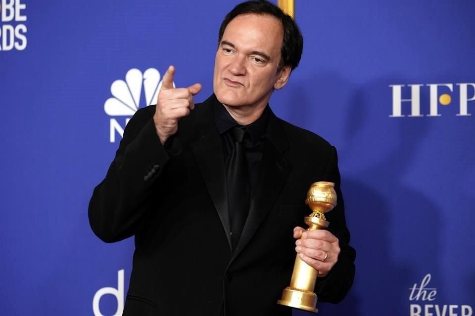 Quentin Tarantino posó con el premio a Mejor Guión por 'Erase una Vez en...Hollywood'.