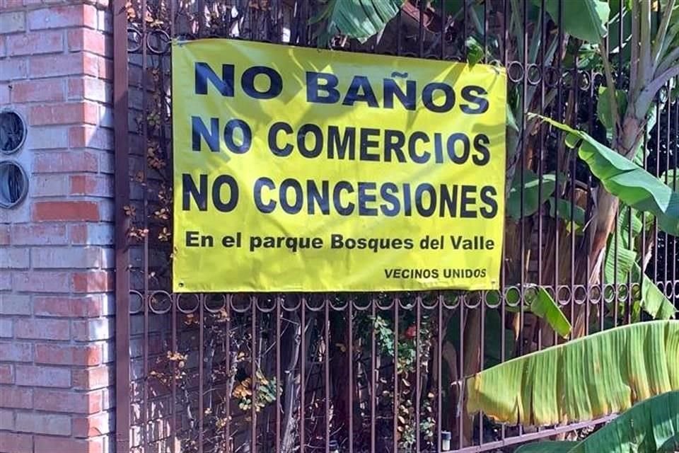 Los vecinos están a favor de la rehabilitación del parque, pero no a que en ésta se incluyan unos baños y que existan tiendas.