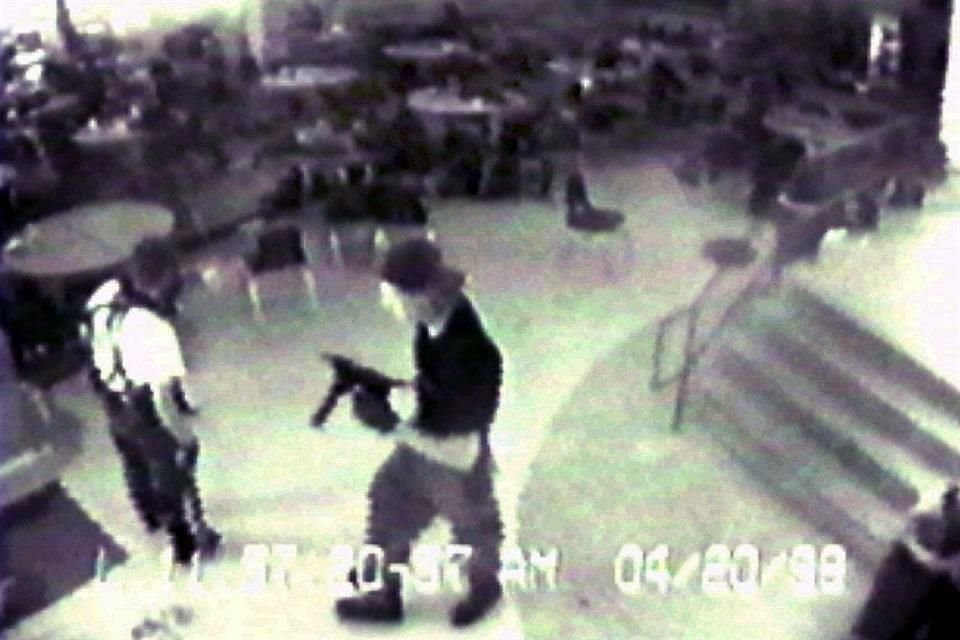 Eric David Harris y Dylan Klebold mataron a 12 estudiantes y a una maestra.