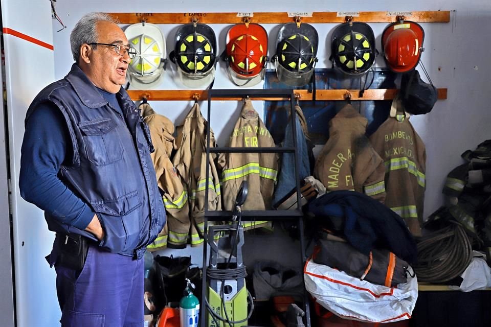 A un año de la tragedia el jefe vulcano sigue teniendo el mismo equipo y personal, excepto por una ambulancia que le donó Pemex.