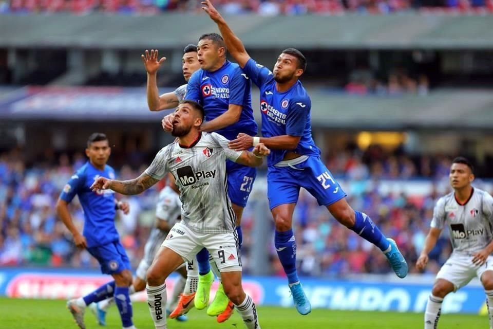 Cruz Azul no puede en el Azteca.