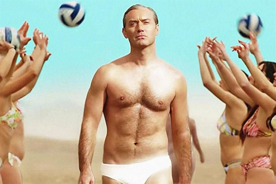 Jude Law protagoniza la serie 'The New Pope'.