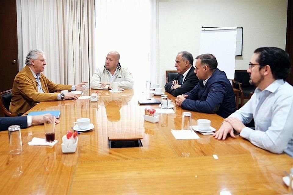 Alfaro se reunió con representantes de la Confederacion Nacional de Transportistas Mexicanos (Conatram).