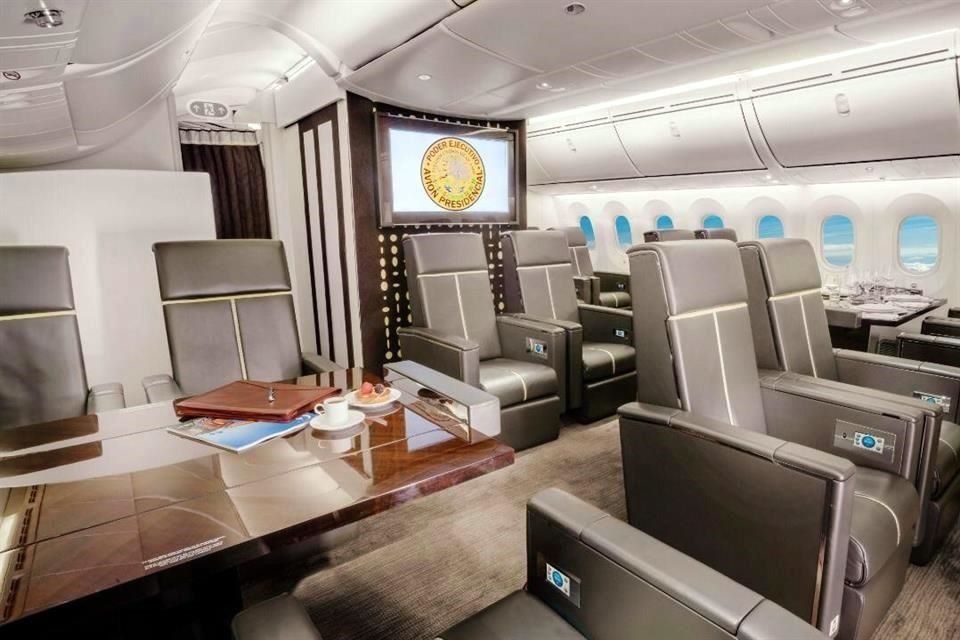 En septiembre, AMLO ofreció a los habitantes de Zacualtipán, Hidalgo, ayudarlos con su problema del agua con parte del dinero que obtenga de la venta del avión presidencial.