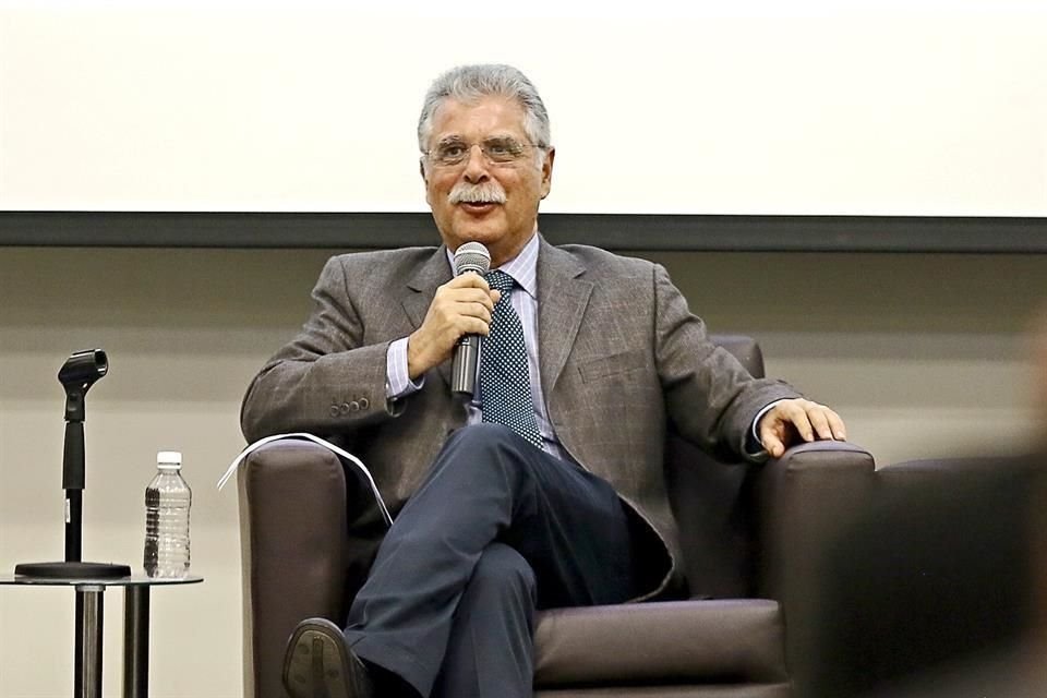 Dr. Enrique Galindo Fentanes, Premio Nacional de Ciencias 2015. Fundador de Agro&Biotecnia, que comercializa el primer biofungicida mexicano. SNI Nivel III.